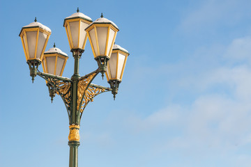 Fototapeta na wymiar Street lamp old with troubles