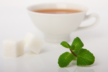 black tea with mint