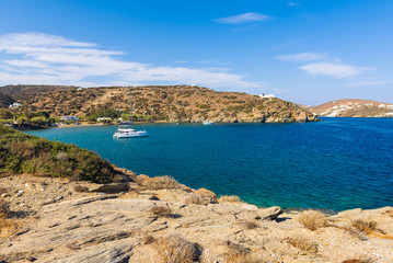 Obraz premium Chrysopigi bay with the main beach of Apocofto with amazing turquoise waters. Sifnos island, Cyclades, Greece