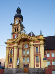 Fototapeta na wymiar Fachada de la Abadia de Wilten en Innsbruck, Austria, invierno de 2018