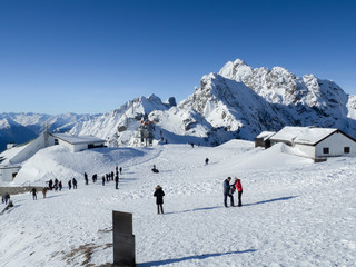 Fototapeta na wymiar Paisaje nevado de las montañas del Nordkette en Innsbruck Austria, invierno de 2018