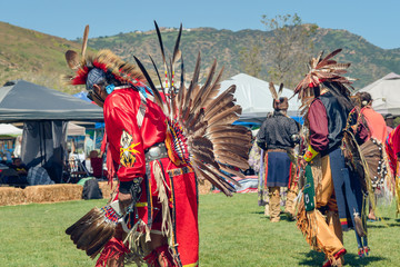 Obraz premium Native American Male Dancers at Pow-Wow in Malibu, California