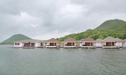 Fototapeta na wymiar House floating raft in river kwai at kanchanaburi, Resort in thailand.