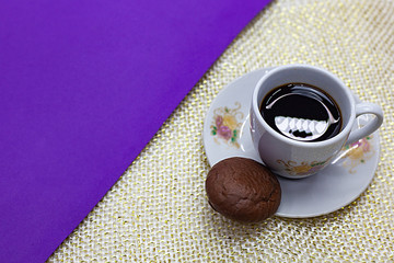 Xícara de café com pão de mel