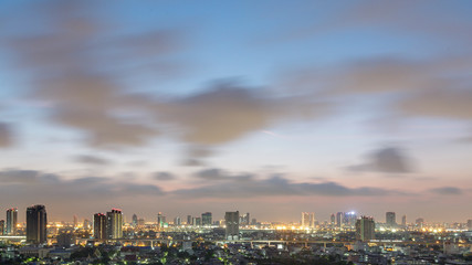 Fototapeta na wymiar before sunrise over Bangkok city, thailand