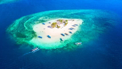 Keuken spatwand met foto Beautiful aerial view of Gili Kedis island © Creativa Images