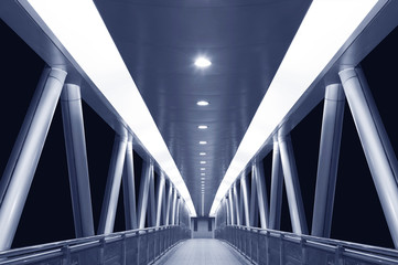 Naklejka premium modern empty foot bridge in the dark