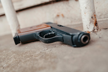 Tatort mit Schusswaffe als Beweis