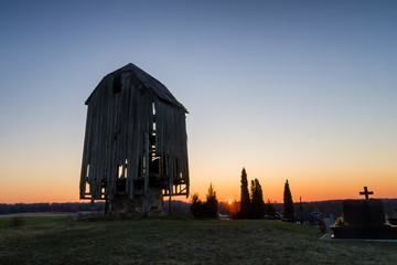 Minkowice - Wiatrak sokólski (1900)  stojący na terenie cmentarza © podlaski49