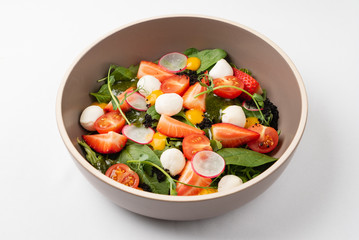 salad with strawberries and mozzarella