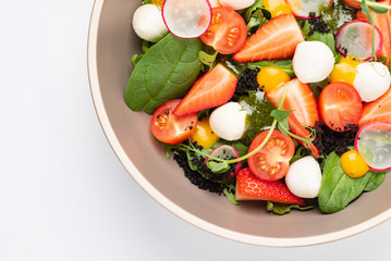 salad with strawberries and mozzarella