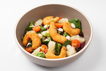 salad with shrimps and cherry tomatoes