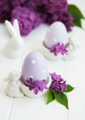 Fototapeta na wymiar Spring lilac flowers and easter eggs