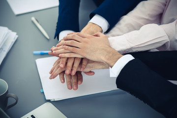 Obraz premium Business people group joining hands. Teamwork or meeting concepts