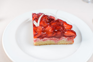 Spring cake with strawberry jam and fresh strawberries