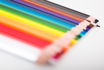 Obraz premium colored pencils lying in row
