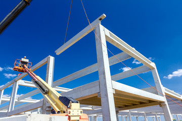 Mobile crane is carry concrete joist to assembly huge hall