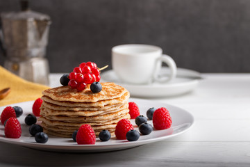 pancakes with raspberries and blueberries