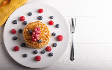 pancakes with raspberries and blueberries