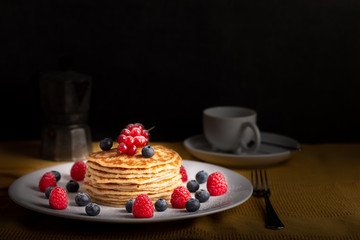 pancakes with raspberries and blueberries