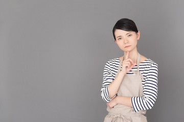 Obraz premium エプロンの女性