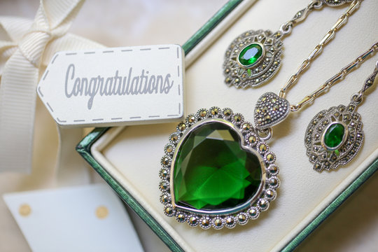Beautiful green neckless and earrings