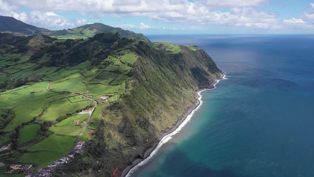 Azoren - Dorf Povoa&ccedil;&atilde;o auf Sao Miguel aus der Luft