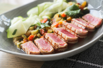 Tuna steak served with vegetables