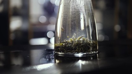 Vertical brewing of a tea - Powered by Adobe