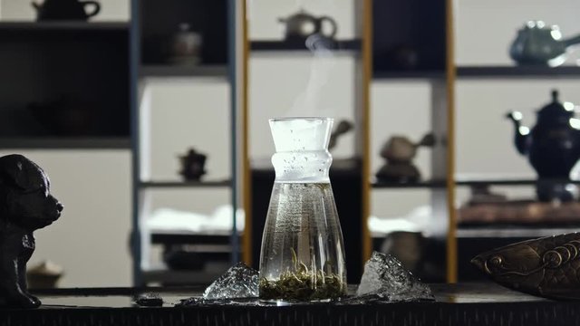 Vertical brewing of a tea