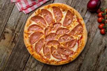 Pizza with ham