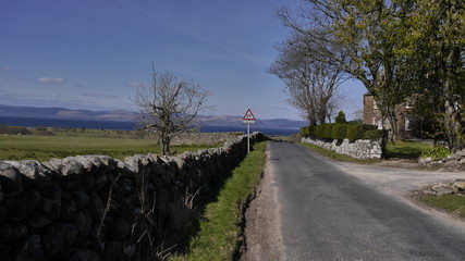 Fototapeta premium Frühlingslandschaft mit Bergen und Tälern auf der Insel Arran, Schottland