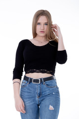 Junge hübsche blonde Frau