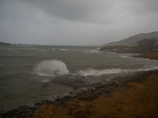 grosse wellen in norwegensturm