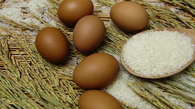 Chicken eggs, which are raw materials for cooking a variety of menus