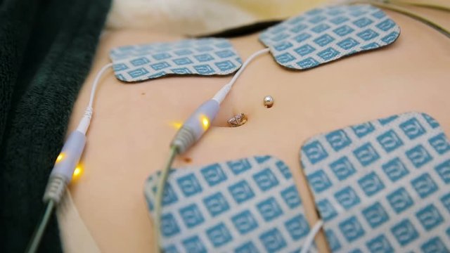 Professional electrotherapy on man body. muscle contraction under the influence of an electric current