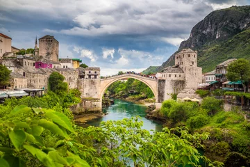 Cercles muraux Stari Most Old town of Mostar with famous Old Bridge (Stari Most), Bosnia and Herzegovina