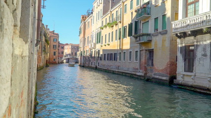 15298_A_cruising_white_speedboat_on_the_grand_canal_in_Venice_Italy.jpg