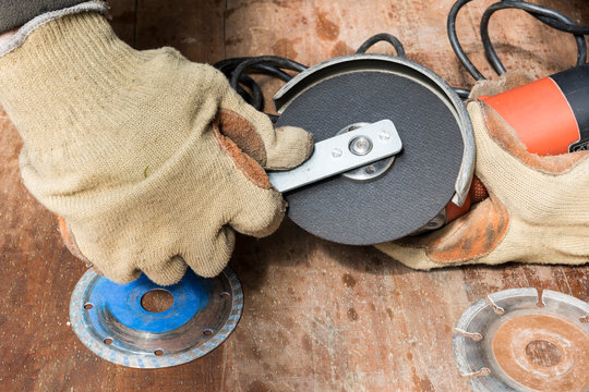 Changement de disque d'une disqueuse &eacute;lectrique 