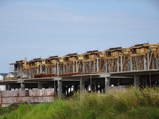 Obraz premium Double story luxury terrace house under construction in Malaysia. Designed by architect with modern and contemporary style. Conventional construction method was used. 