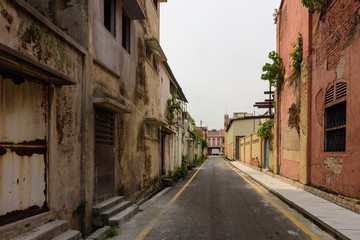 Fototapeta na wymiar narrow street in old town ipoh