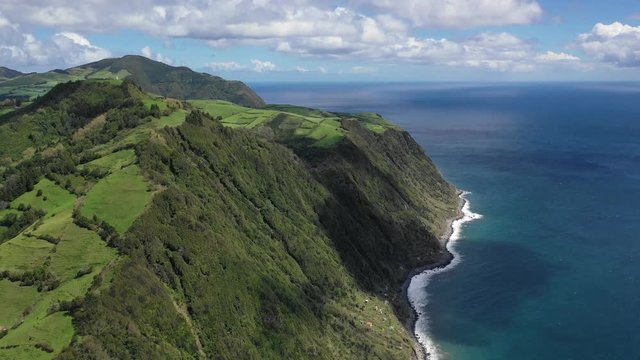 Azoren (Acores)- Das Dorf Povoa&ccedil;&atilde;o auf Sao Miguel  und Landschaften aus der Luft