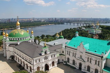 Obraz premium kiev-pechersk lavra monastery, Kyiv, kiev, dniepr, river, church, monastery, architecture, religion, orthodox, building, history, ukraine, old, white,