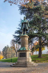 Fototapeta na wymiar Park in the center of Turin in the autumn
