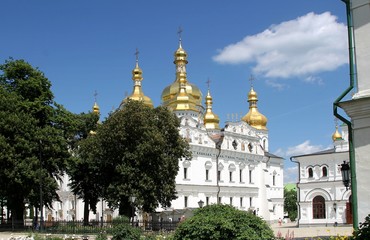 Fototapeta na wymiar kiev-pechersk lavra monastery, Kyiv, kiev, church, monastery, architecture, religion, orthodox, building, history, ukraine, old, white,