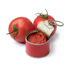 Open can with tomato paste and fresh tomatoes