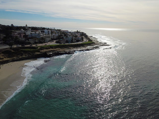Obraz premium Aerial view of coastline La Jolla cove, San Diego, California. picturesque cove and beach that is surrounded by cliffs and the pacific ocean, famous tourist attraction to see the sea lions and sails