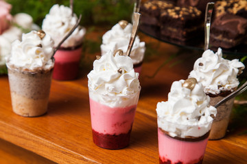 individual presentation of desserts for the reception of the party