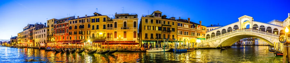 Fotobehang rialtobrug in Venetië - Italië © fottoo