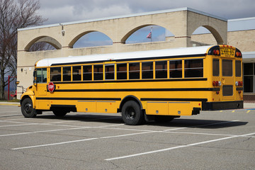 Fototapeta na wymiar Large yellow school bus
